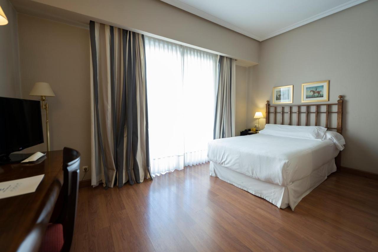 Barcelo Leon Conde Luna Exterior photo