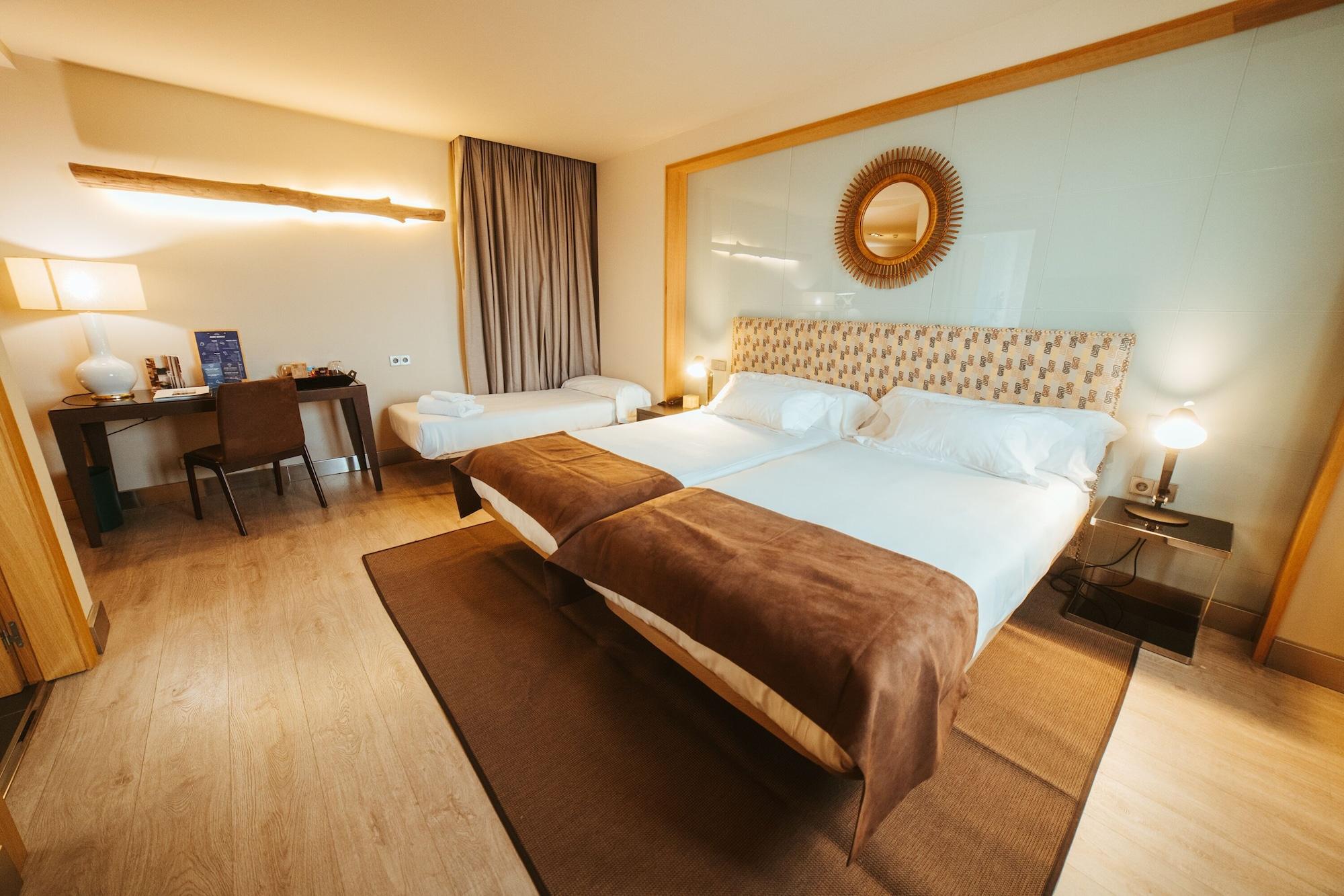 Barcelo Leon Conde Luna Exterior photo