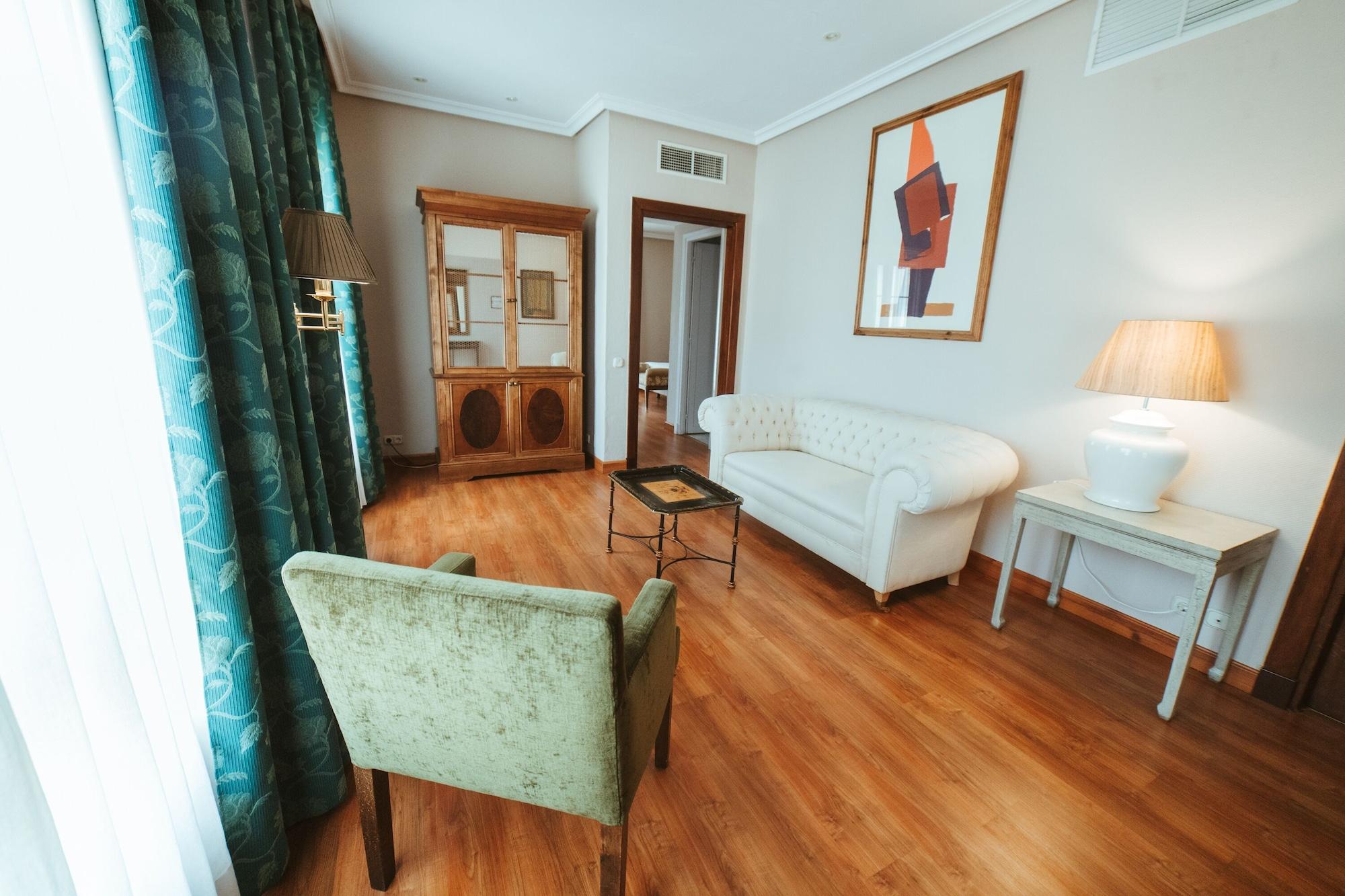 Barcelo Leon Conde Luna Exterior photo