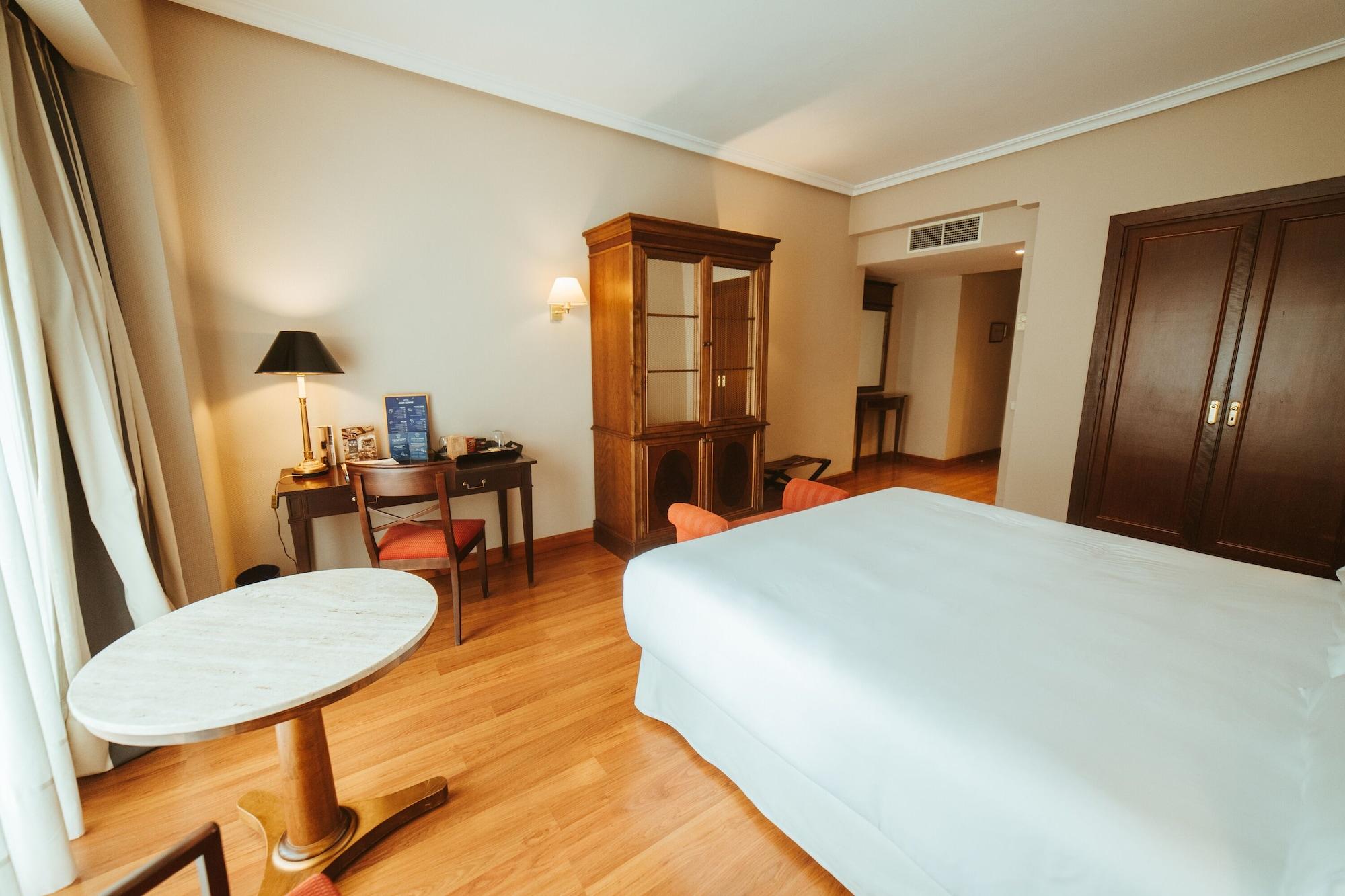 Barcelo Leon Conde Luna Exterior photo
