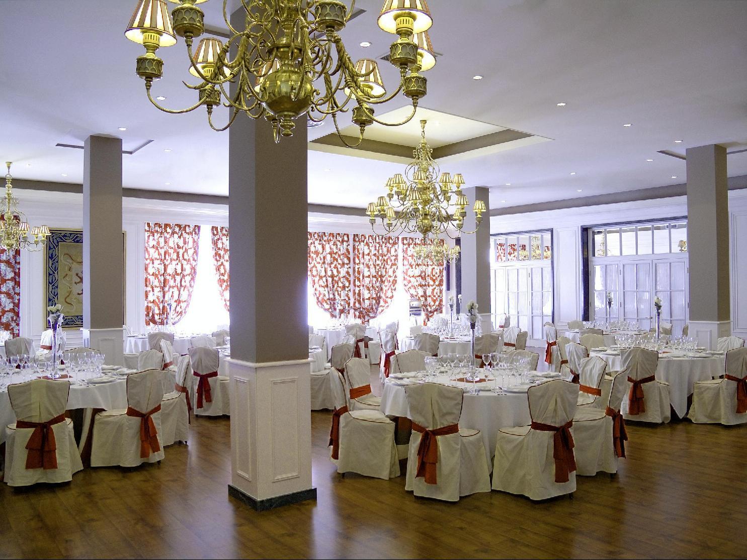 Barcelo Leon Conde Luna Restaurant photo